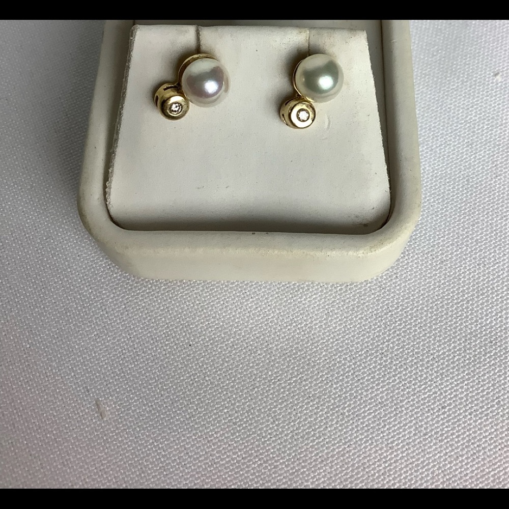 Genuine Cultured Pearl Small W/Diamond Earring